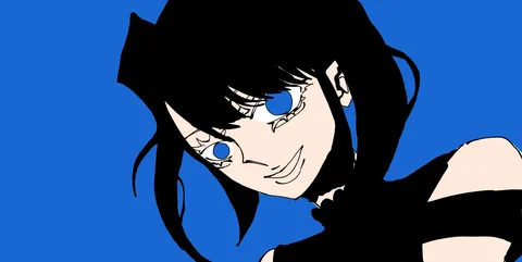青い世界に響く、蠱惑の微笑み