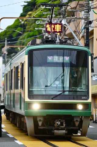 レトロな電車と雨のしずく