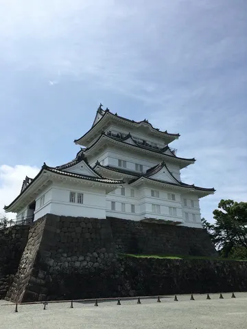 青空に映える白亜の城