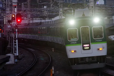 電車！。！！、！！、！！！