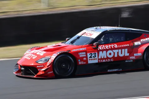 頂点を目指す、赤い疾走感