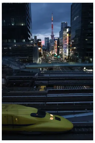 夜の帳、黄色い光