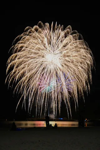 夜空を彩る光の芸術