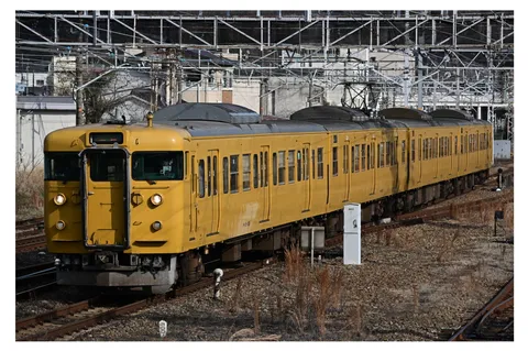 黄色い列車、風情を乗せて