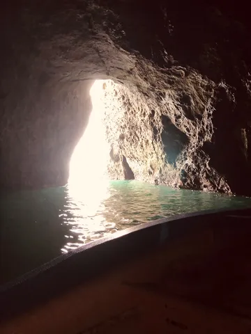 神秘的な洞窟探検、船旅の始まり