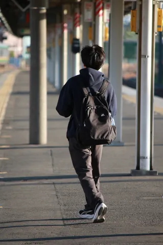 旅立ちの足音、プラットフォーム