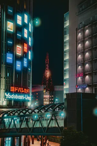 ネオン煌めく夜の夢