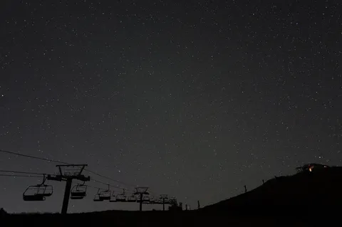 星空とリフトの静けさ