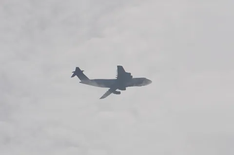 悠然と空を駆ける巨影