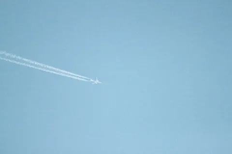 青空に描く白い軌跡