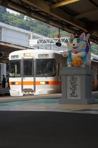 獣と列車、古都の静寂