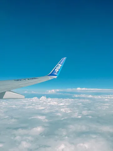 雲の上、広がる青