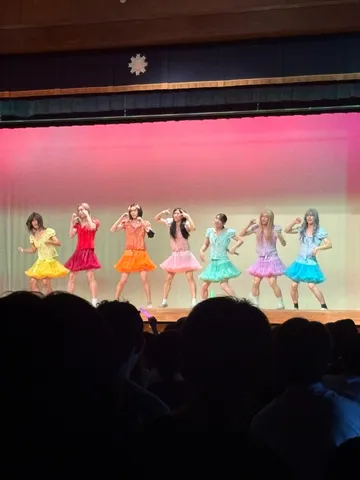 アイドル、ステージで躍動！