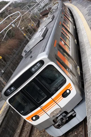都会を駆け抜ける銀色の疾走感