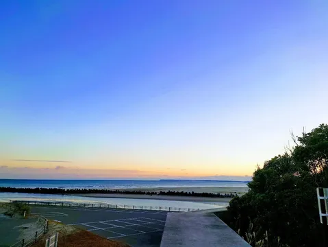 砂浜と空のグラデーション