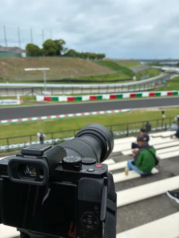 カメラ越しのレース観戦