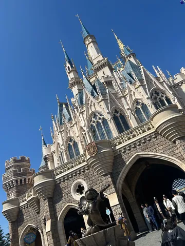 ミッキーも憧れるお城への道