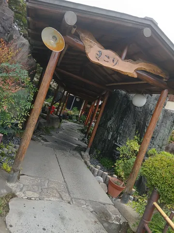 木漏れ日と古風な小径