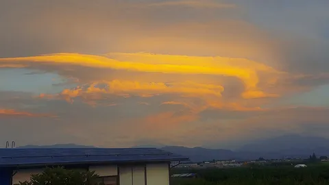 夕焼け雲が風景を染める