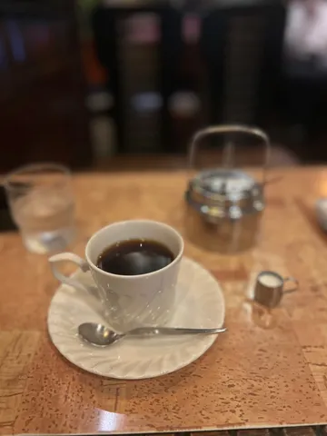 静かな朝の余白と一杯