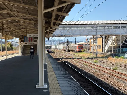あの列車、まだ動かないの？