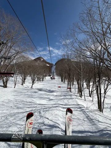 リフトで空へと駆ける冬景色