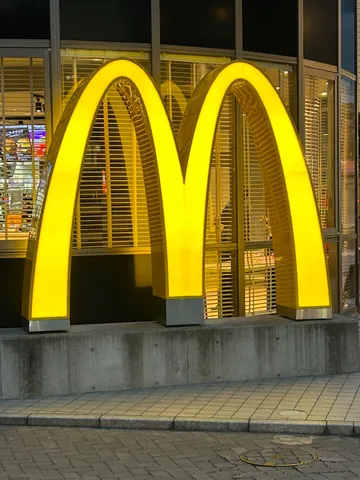 「M」の輝き、夜の誘惑
