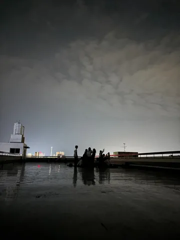 雨上がりのルーフトップ