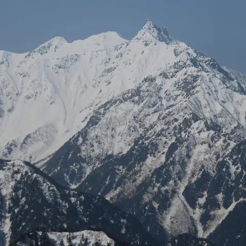 神々しい雪山の雄姿