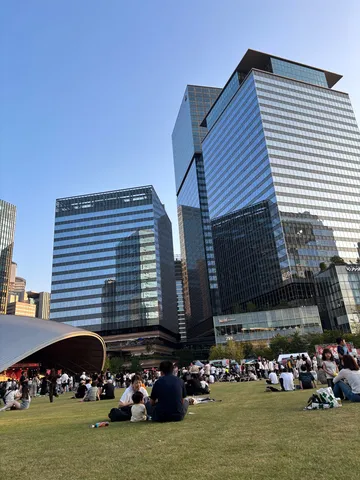 都会のオアシスでチルタイム