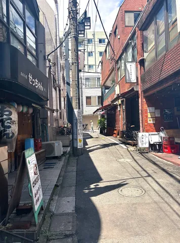 路地裏に咲く、昭和レトロな風情