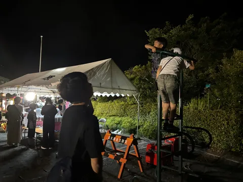 夜空の下、夏の思い出
