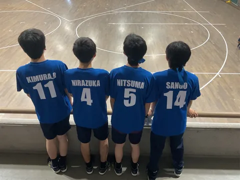 青い背中が語る物語