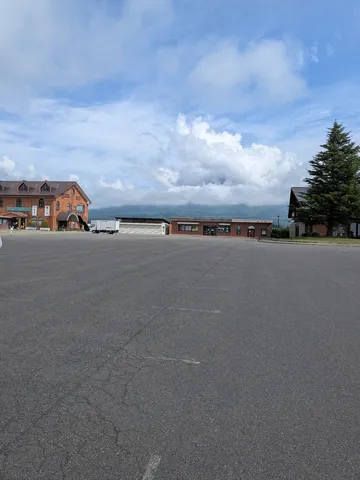 広がる空と煉瓦の街並み