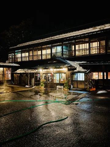 水面が映す、夜の静寂