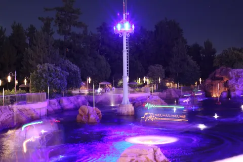 光と水の夜のファンタジー