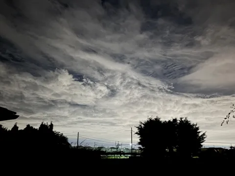 雲海を見上げる静かな夕景