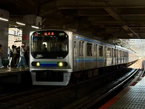 日常の風景に溶け込む、駅の静寂
