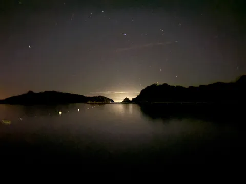 星影と水面の静寂