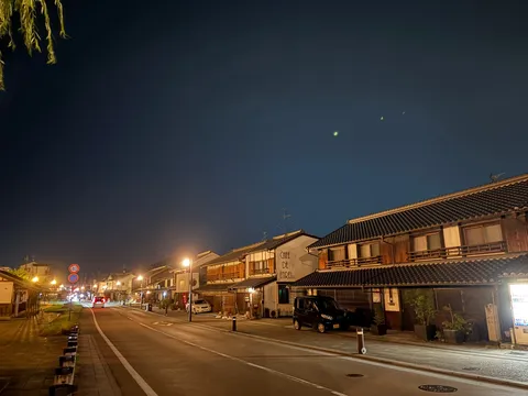 静寂が包む古都の夜景