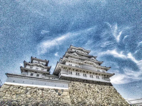 天空にそびえる白鷺城