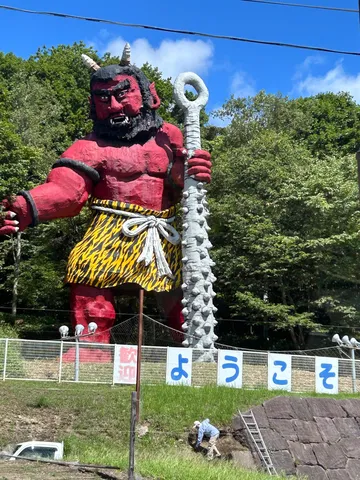赤鬼、ようこそと招く