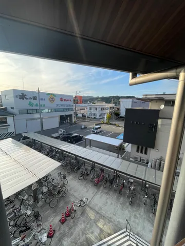 静かな日常、自転車の群れ