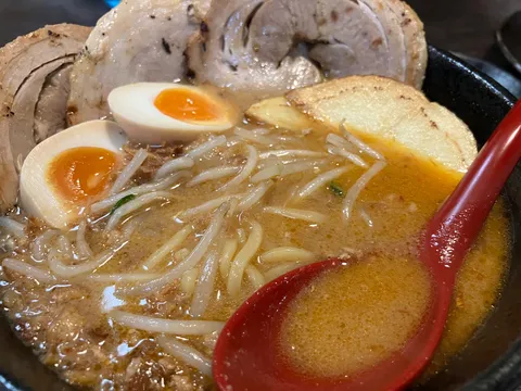 湯気立つ一杯、琥珀色の誘惑