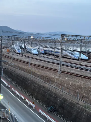 鉄路の静かな共演