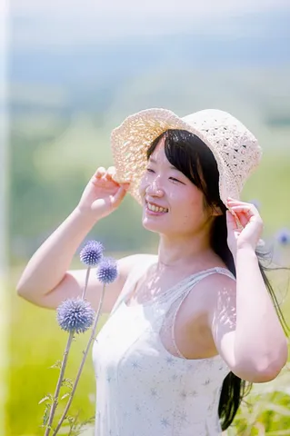笑顔まぶしい麦わら日和