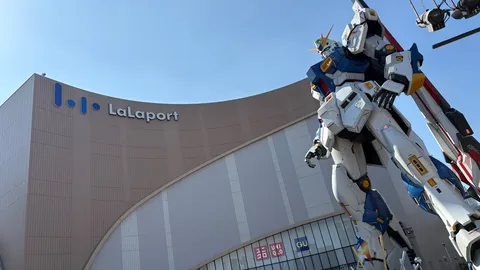 巨大ロボットとララポールの競演