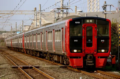 赤い電車、今日のミッションは福岡！