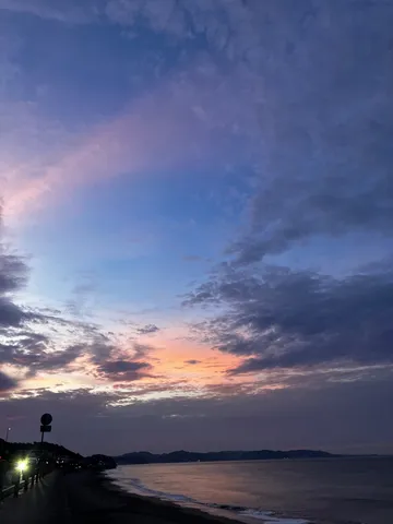 茜色の空とさざ波