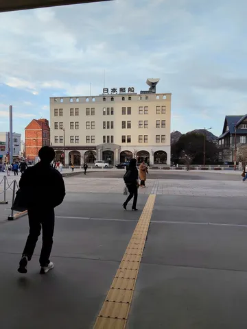 街角の視線、日常の一コマ